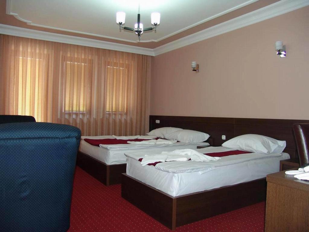 Hotel Roma Pristina Exterior foto